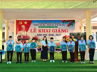 Mavin trao hơn 1.000 suất quà cho học sinh có hoàn cảnh khó khăn