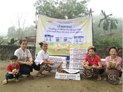 Mạnh dạn học kỹ năng mới: chăn nuôi